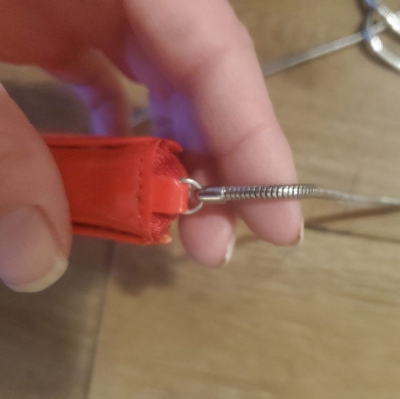 New Mini Red Leatherette  Lips Silver Rope Chain Crossbody Bag. - Picture 3 of 8